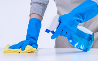 O que são desinfetantes à base de quaternários de amônio e quais seus benefícios na higienização da indústria