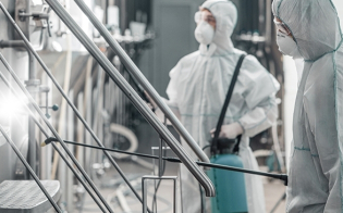 Desafios e Boas Práticas de Higienização em Frigoríficos e Laticínios